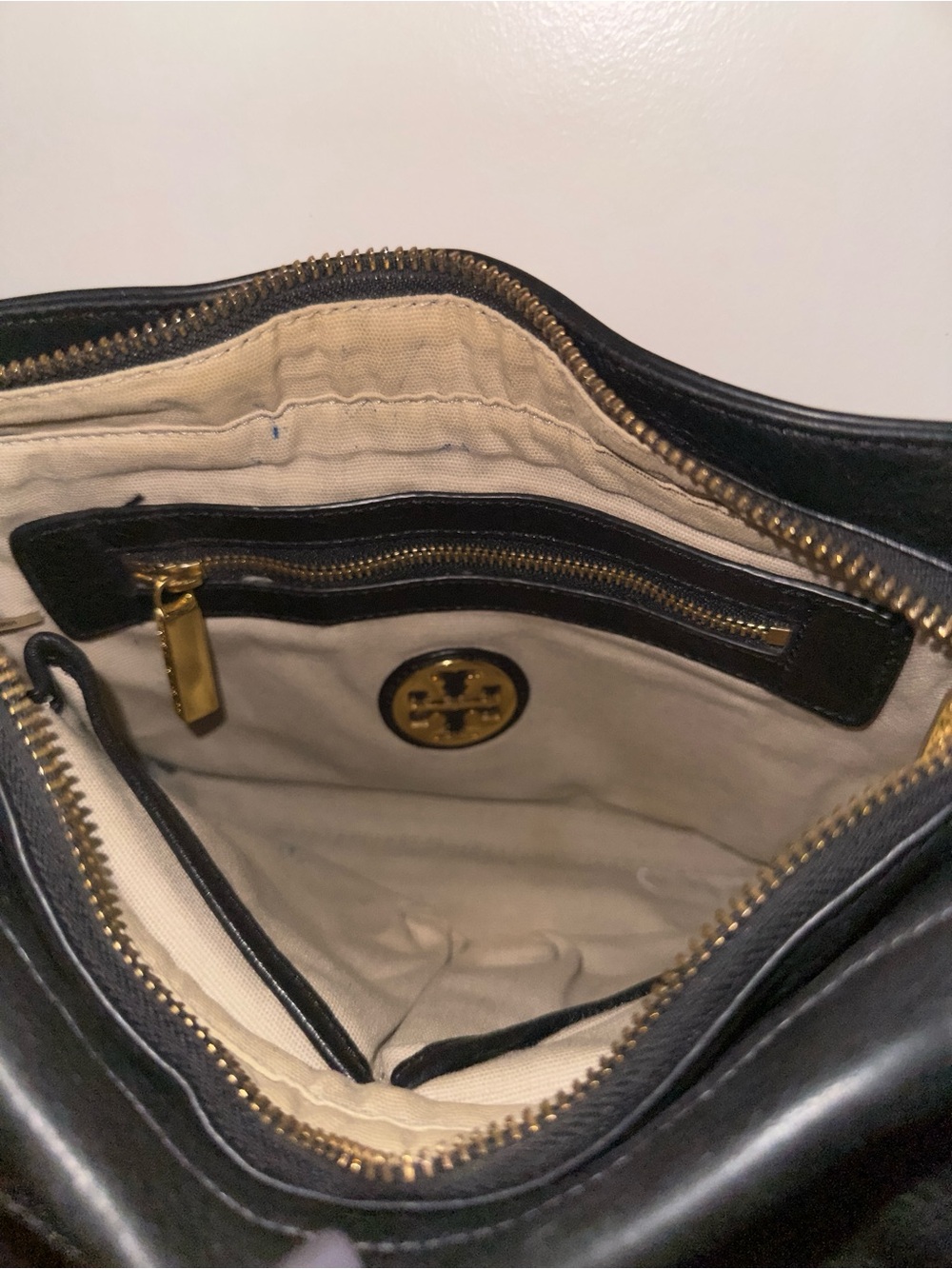 Tory Burch Black Leather Crossbody with Gold Hardware - Picture 2 of 4